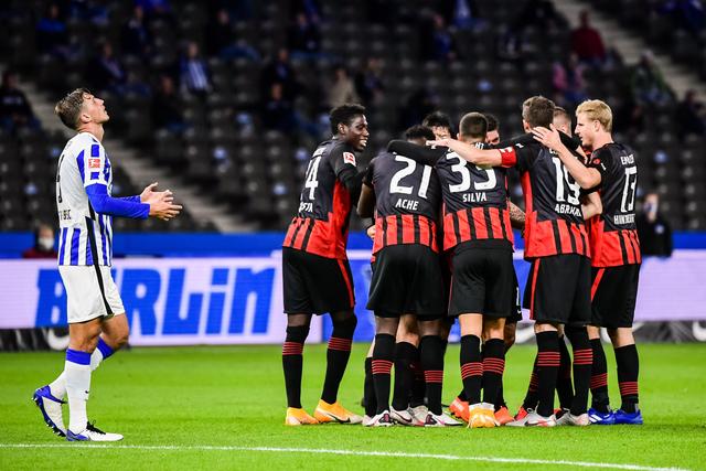 记者：李凯尔脚部仍有些肿胀 正常走路无大碍